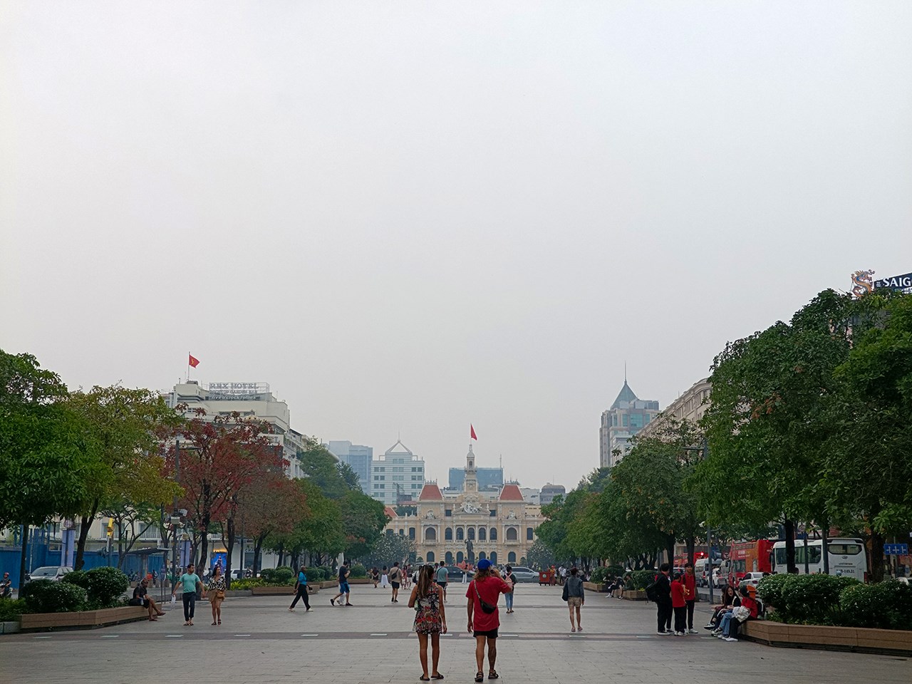 Ảnh chụp trong điều kiện đủ sáng thu được chi tiết tốt và màu sắc theo thiên hướng chân thực. Ảnh chụp trong điều kiện đủ sáng thu được chi tiết tốt và màu sắc theo thiên hướng chân thực.
