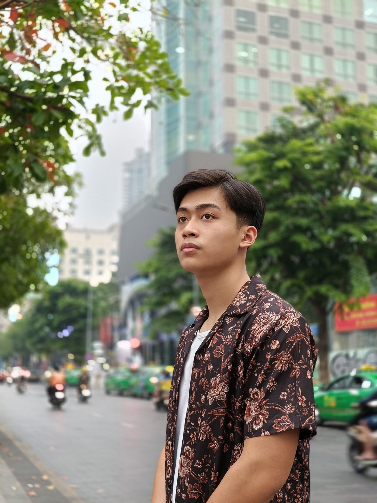Các mảng sáng tối của bức ảnh được thể hiện rõ ràng. Các mảng sáng tối của bức ảnh được thể hiện rõ ràng.