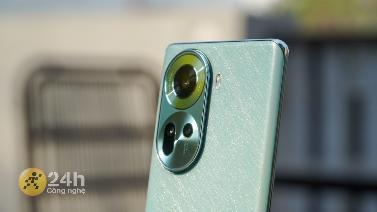 Cụm camera của OPPO Reno11 5G tuy được thiết kế đẹp mắt nhưng hơi dày. Cụm camera của OPPO Reno11 5G tuy được thiết kế đẹp mắt nhưng hơi dày.