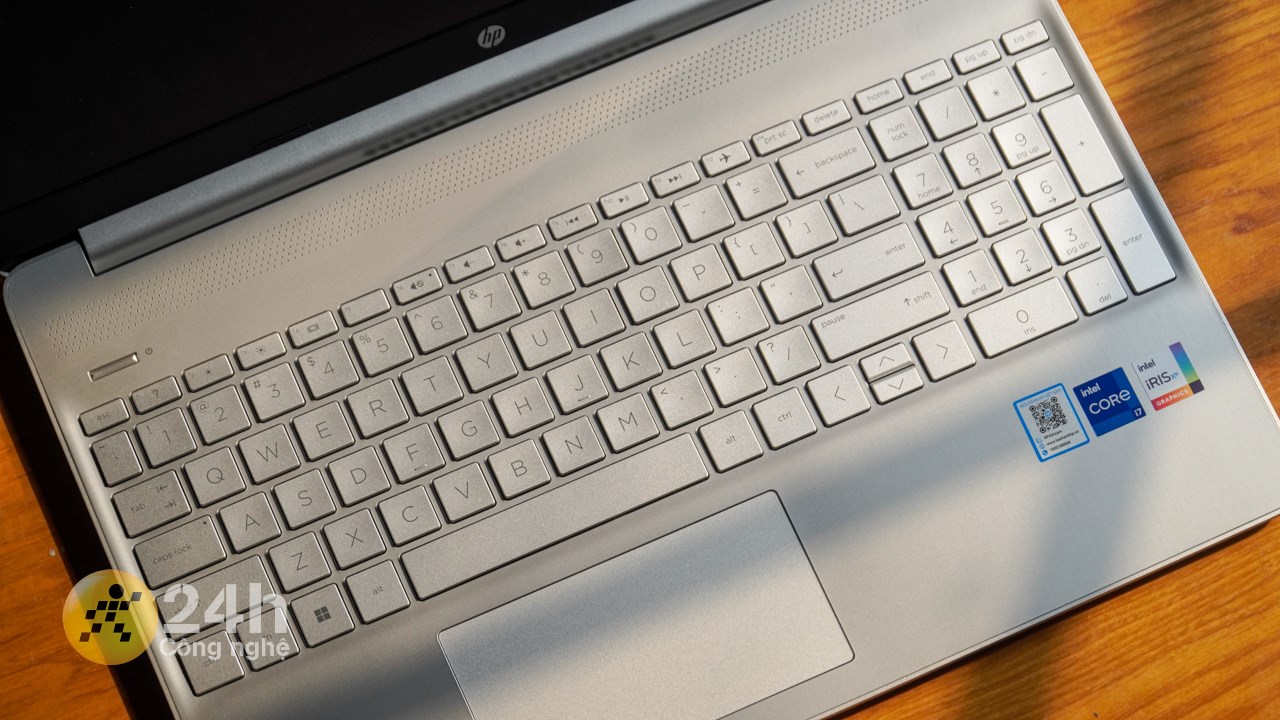 HP 15s fq5147TU được trang bị bàn phím layout fullsize và dễ sử dụng