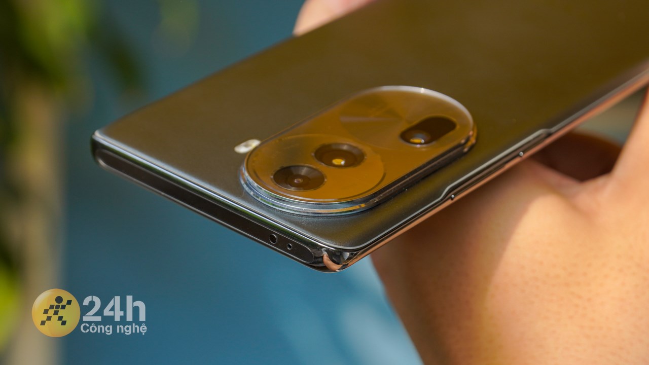 OPPO Reno11 Pro 5G có mức độ hoàn thiện tốt, không xuất hiện khe hở giữa phần khung viền và mặt trước/mặt sau. OPPO Reno11 Pro 5G có mức độ hoàn thiện tốt, không xuất hiện khe hở giữa phần khung viền và mặt trước/mặt sau.