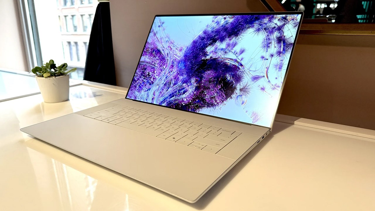 Với các mẫu Dell XPS 2024 kích thước lớn thì sẽ có thêm 2 màng loa ở 2 cạnh bên bàn phím. Nguồn: Mashable SE, Với các mẫu Dell XPS 2024 kích thước lớn thì sẽ có thêm 2 màng loa ở 2 cạnh bên bàn phím. Nguồn: Mashable SE,