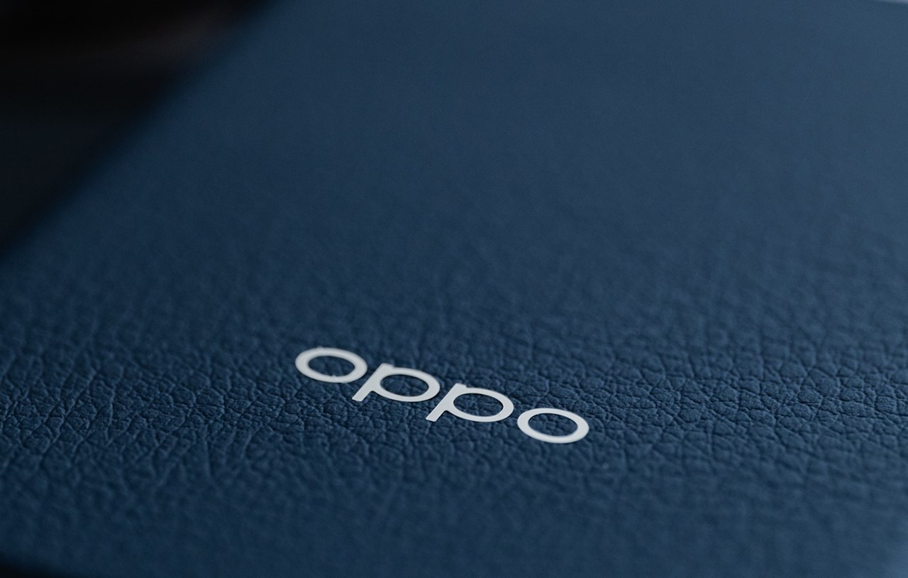 Phần mặt lưng da của OPPO Find X7 Ultra năm nay được làm sần hơn so với năm ngoái. Nguồn: Weibo. Phần mặt lưng da của OPPO Find X7 Ultra năm nay được làm sần hơn so với năm ngoái. Nguồn: Weibo.
