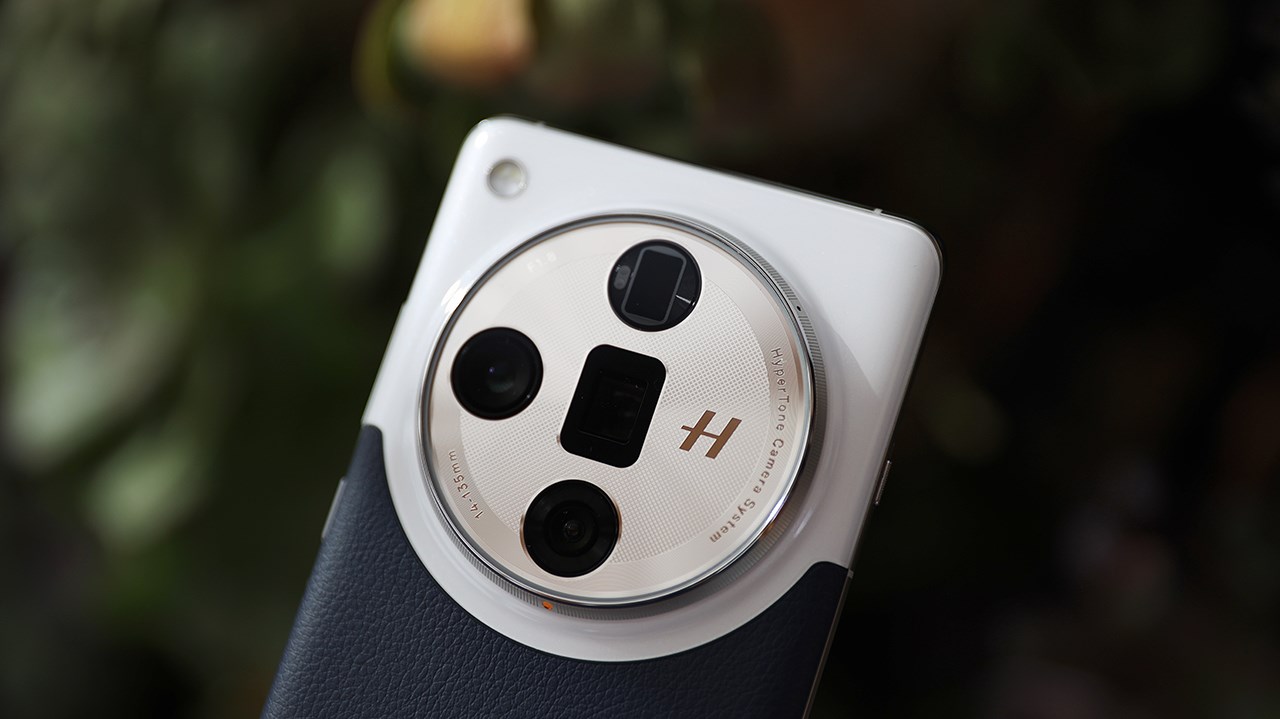 Cụm camera năm nay được thiết kế đẹp và dễ nhận phân biệt các ống kính trước. Nguồn: Weibo. Cụm camera năm nay được thiết kế đẹp và dễ nhận phân biệt các ống kính trước. Nguồn: Weibo.