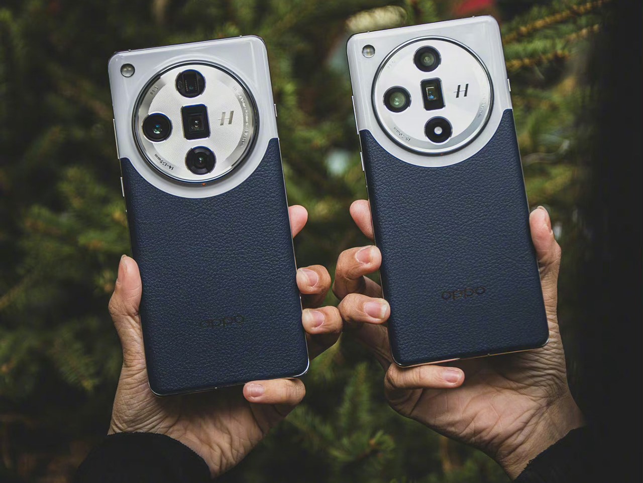 Để phân biệt giữa OPPO Find X7 Ultra (trái) và OPPO Find X7 (phải) thì các bạn có thể nhìn vào ống kính bên dưới. Nguồn: Weibo. Để phân biệt giữa OPPO Find X7 Ultra (trái) và OPPO Find X7 (phải) thì các bạn có thể nhìn vào ống kính bên dưới. Nguồn: Weibo.