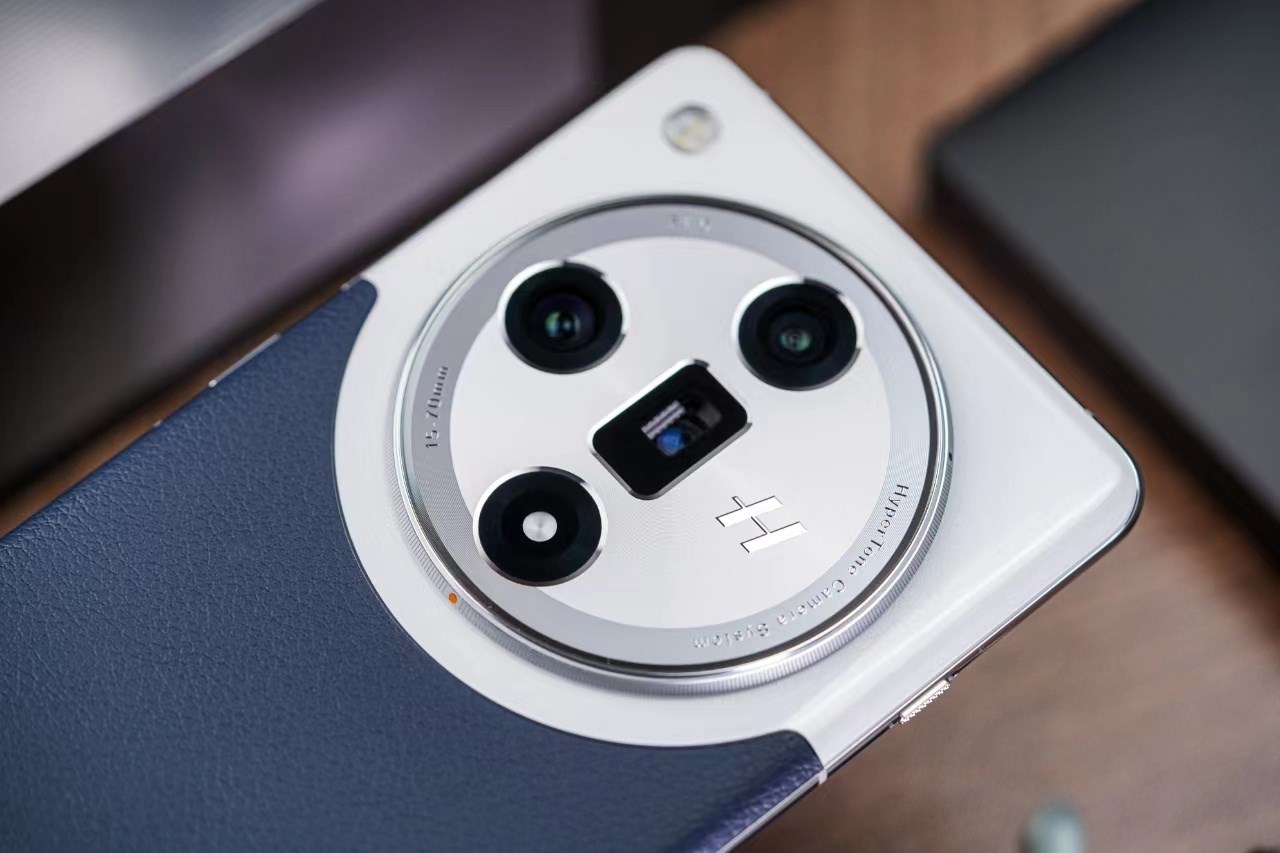 Cụm camera vẫn là điểm nhấn trong thiết kế của OPPO Find X7. Nguồn: Weibo. Cụm camera vẫn là điểm nhấn trong thiết kế của OPPO Find X7. Nguồn: Weibo.