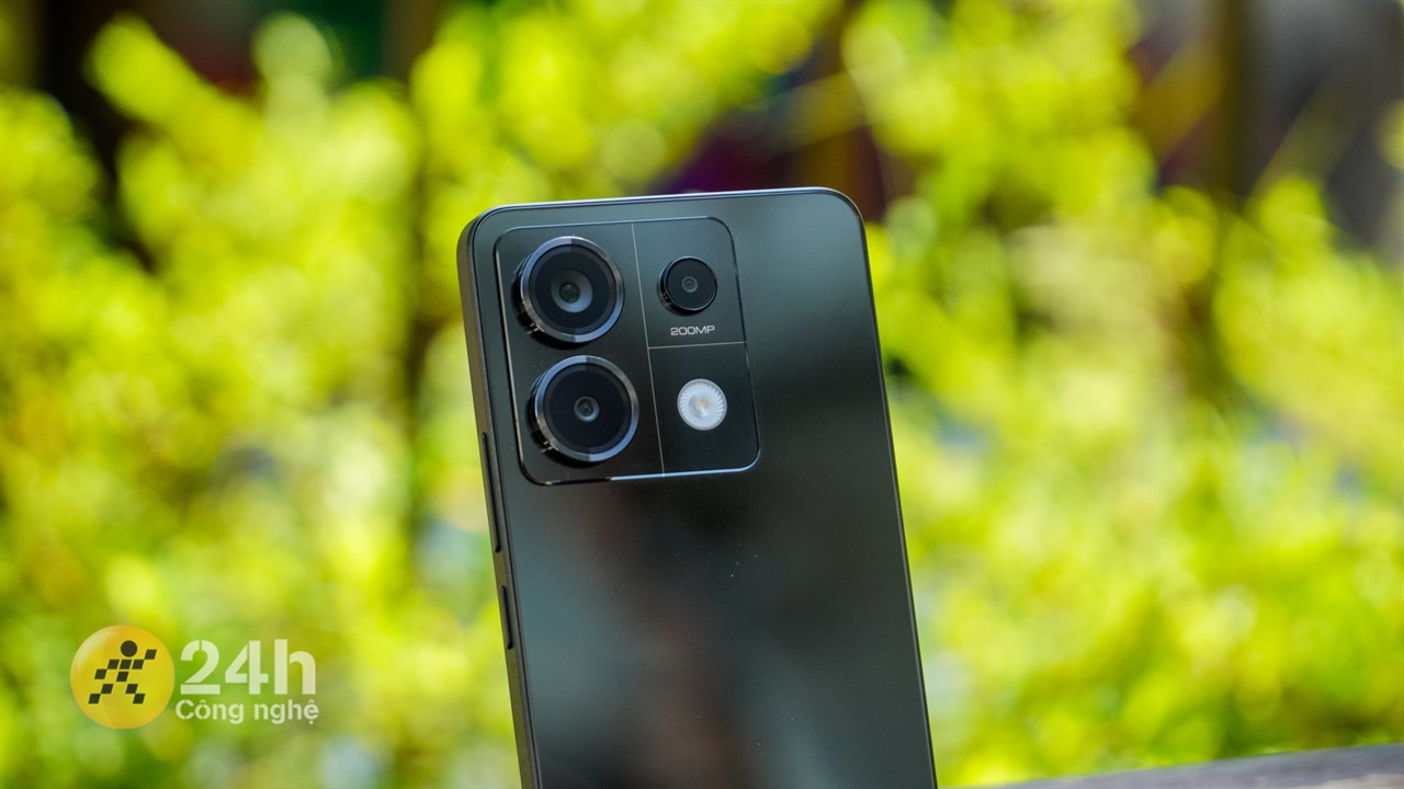 Cụm camera Redmi Note 13 Pro 5G được thiết kế tương tự như nhiều sản phẩm cao cấp của hãng.