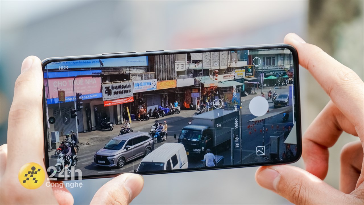 Redmi Note 13 Pro 5G còn được trang bị hệ thống camera xịn.