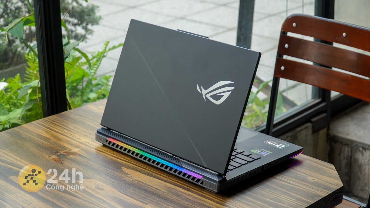 ASUS ROG Strix SCAR 16 2024 được hoàn thiện cực kỳ tốt và chắc chắn.