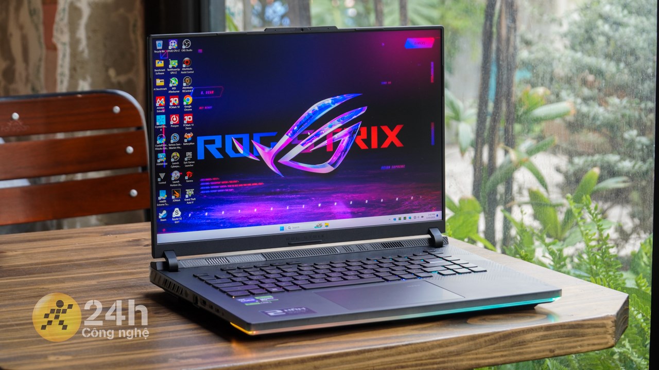 ASUS ROG Strix SCAR 16 2024 cho thời lượng sử dụng pin tốt khi không dùng kèm sạc.