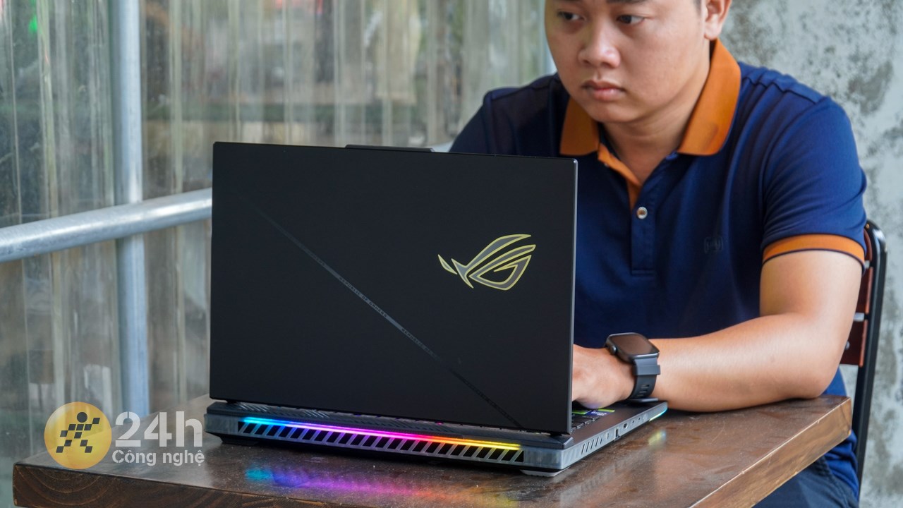 ASUS ROG Strix SCAR 16 là một chiếc laptop gaming rất mạnh để đáp ứng mọi nhu cầu sử dụng của bạn.