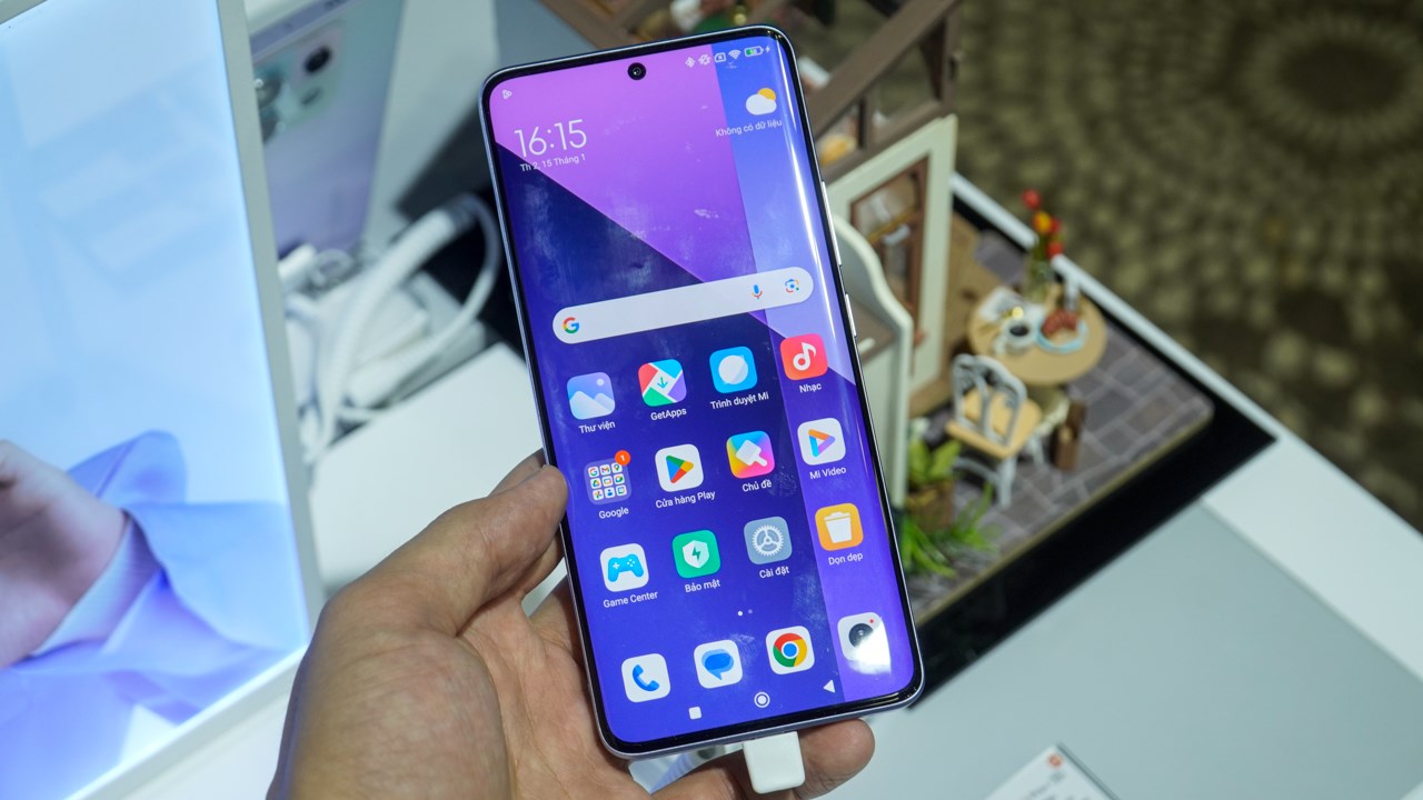 Màn hình Redmi Note 13 Pro+ 5G không chỉ có kích thước lớn, mà chất lượng hiển thị cũng rất tốt. Màn hình Redmi Note 13 Pro+ 5G không chỉ có kích thước lớn, mà chất lượng hiển thị cũng rất tốt.