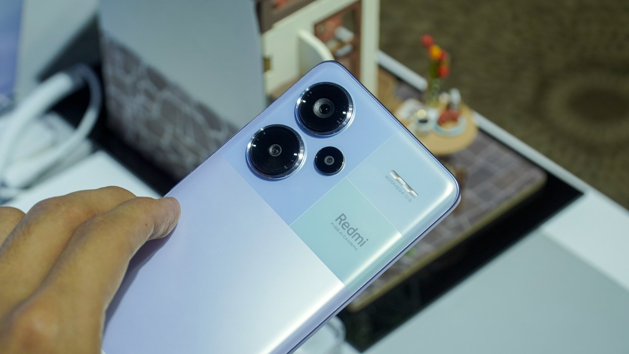 Cụm camera của Redmi Note 13 Pro+ 5G được thiết kế dạng lồi đẹp mắt. Cụm camera của Redmi Note 13 Pro+ 5G được thiết kế dạng lồi đẹp mắt.