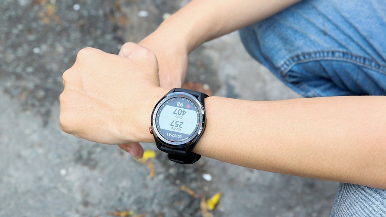 Garmin Approach hỗ trợ sức khoẻ, pin trâu đến 16 ngày, mặt kính cường lực, giá từ 8.29 triệu Garmin Approach hỗ trợ sức khoẻ, pin trâu đến 16 ngày, mặt kính cường lực, giá từ 8.29 triệu