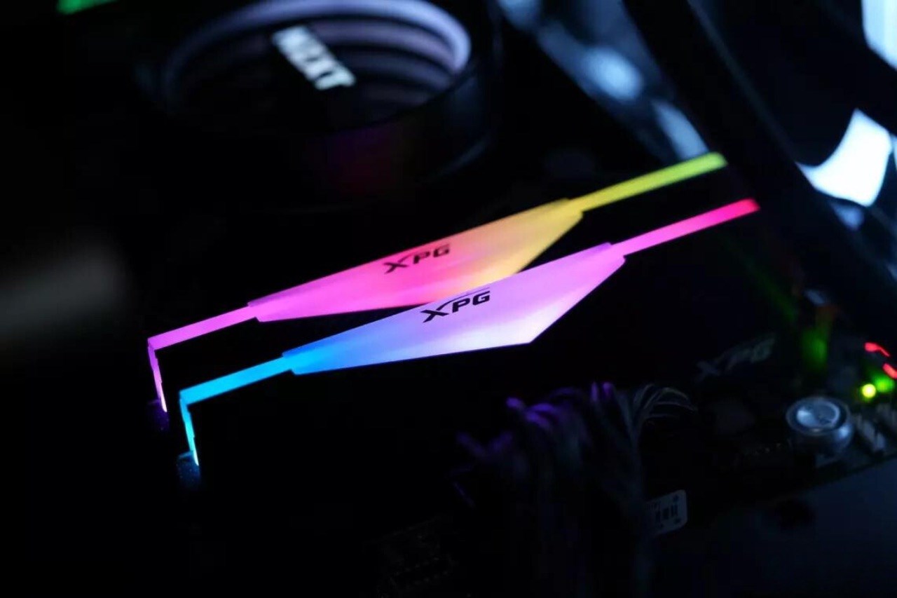 ADATA XPG LANCER RGB DDR5-6000 C30 sở hữu hệ thống đèn LED RGB với hiệu ứng tùy chỉnh bắt mắt. Nguồn: ADATA.