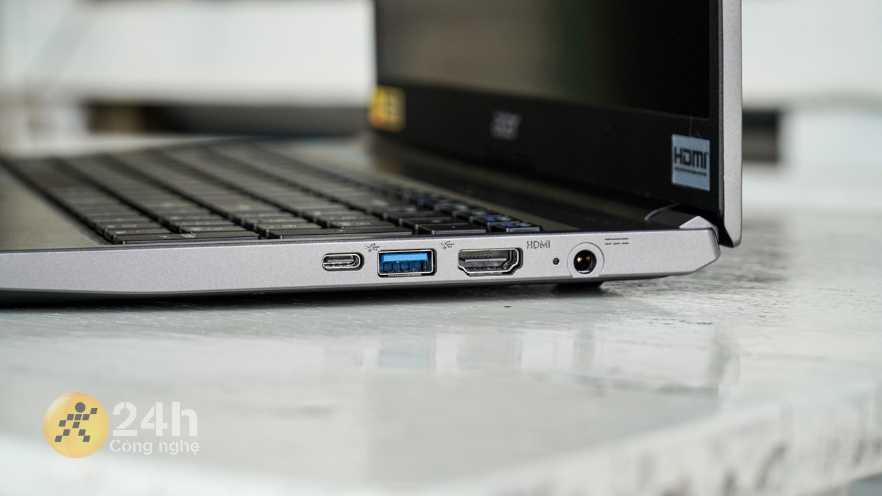 Cạnh phải của Acer Aspire Lite 15. Cạnh phải của Acer Aspire Lite 15.