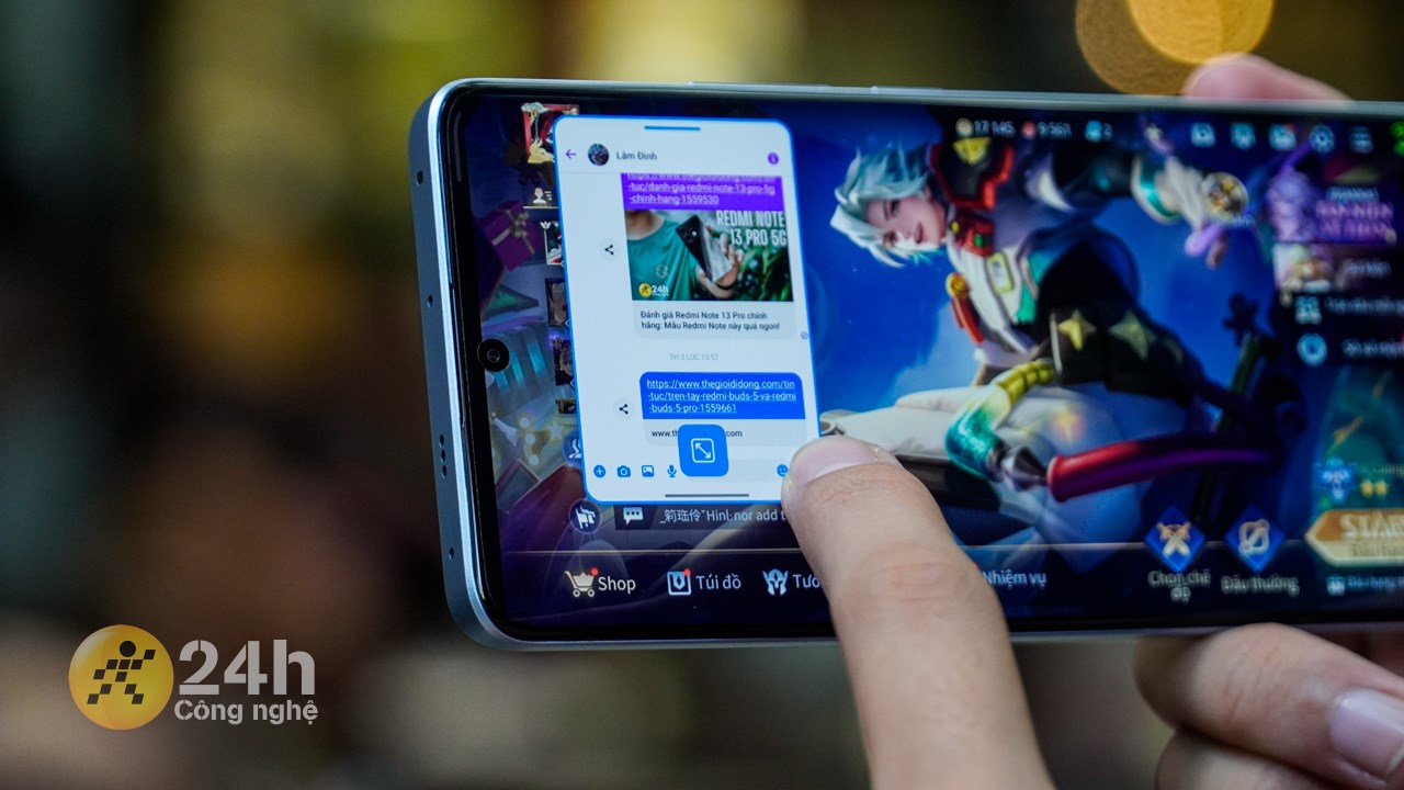 Khi chơi game, mình cũng có thể mở một số ứng dụng khác dưới dạng pop-up nhờ vào tính năng Game Turbo. Khi chơi game, mình cũng có thể mở một số ứng dụng khác dưới dạng pop-up nhờ vào tính năng Game Turbo.