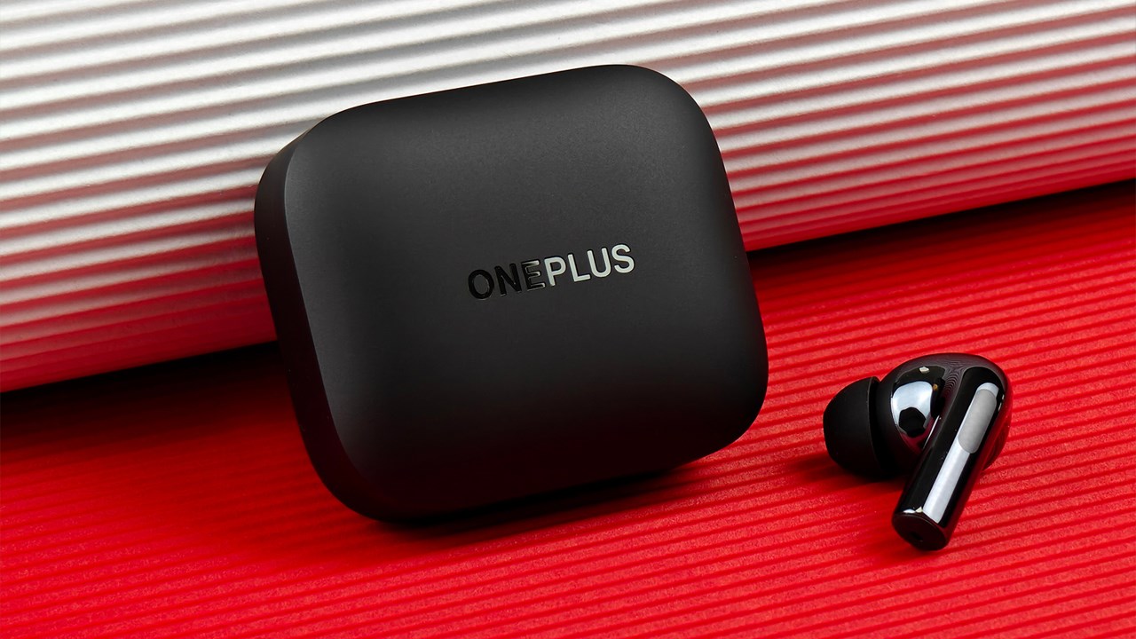 Hộp sạc của OnePlus Buds 3 có thiết kế vuông vắn, nhỏ gọn, dễ dàng bỏ túi