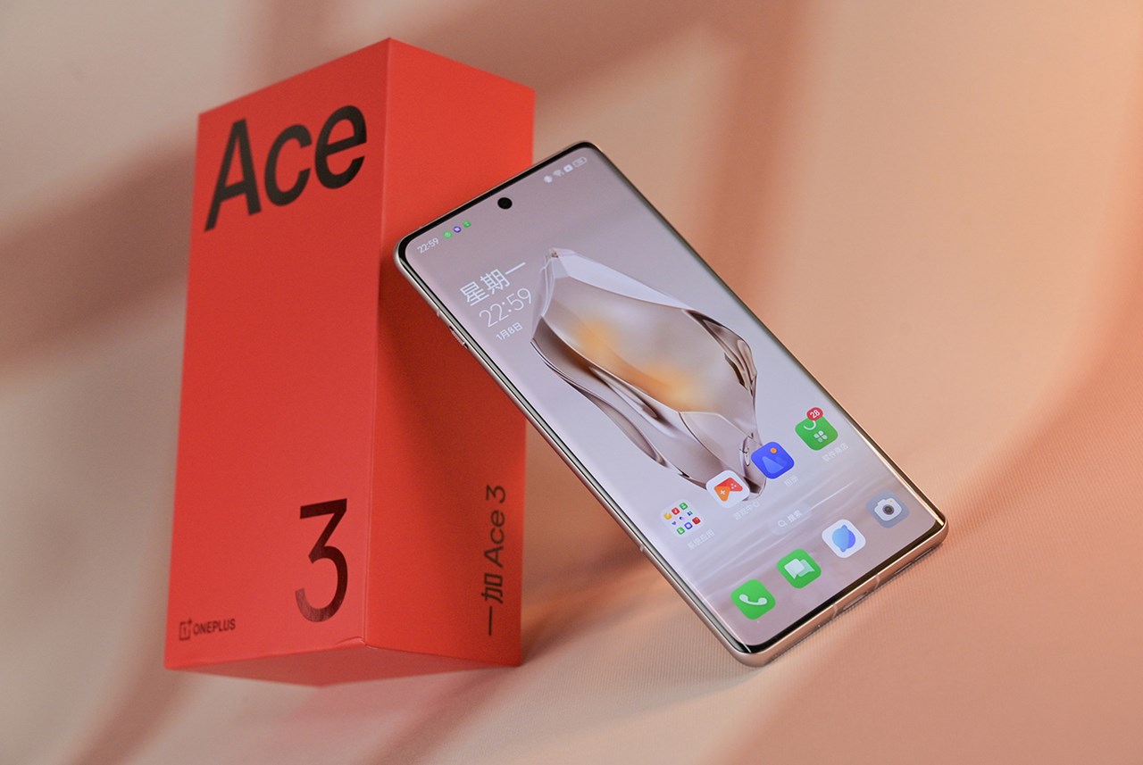 Hộp đựng OnePlus Ace 3 được thiết kế tương tự như nhiều sản phẩm khác trước đây của OnePlus. Nguồn: Weibo.