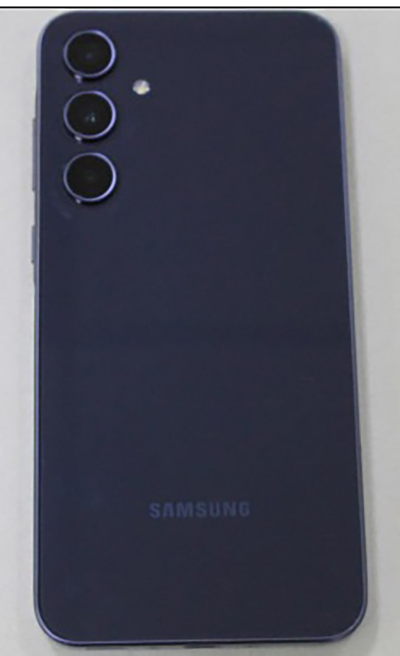 Hình ảnh chiếc điện thoại được cho là của Galaxy A35. Nguồn: Sammobile. Hình ảnh chiếc điện thoại được cho là của Galaxy A35. Nguồn: Sammobile.