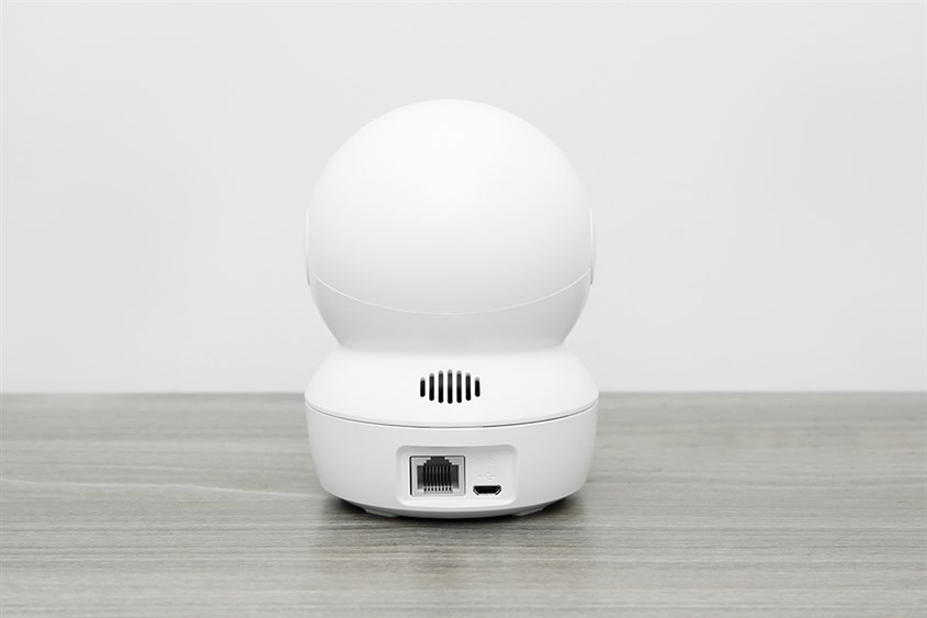 Camera được tích hợp loa và mic thoại giúp kết nối 2 chiều Camera được tích hợp loa và mic thoại giúp kết nối 2 chiều