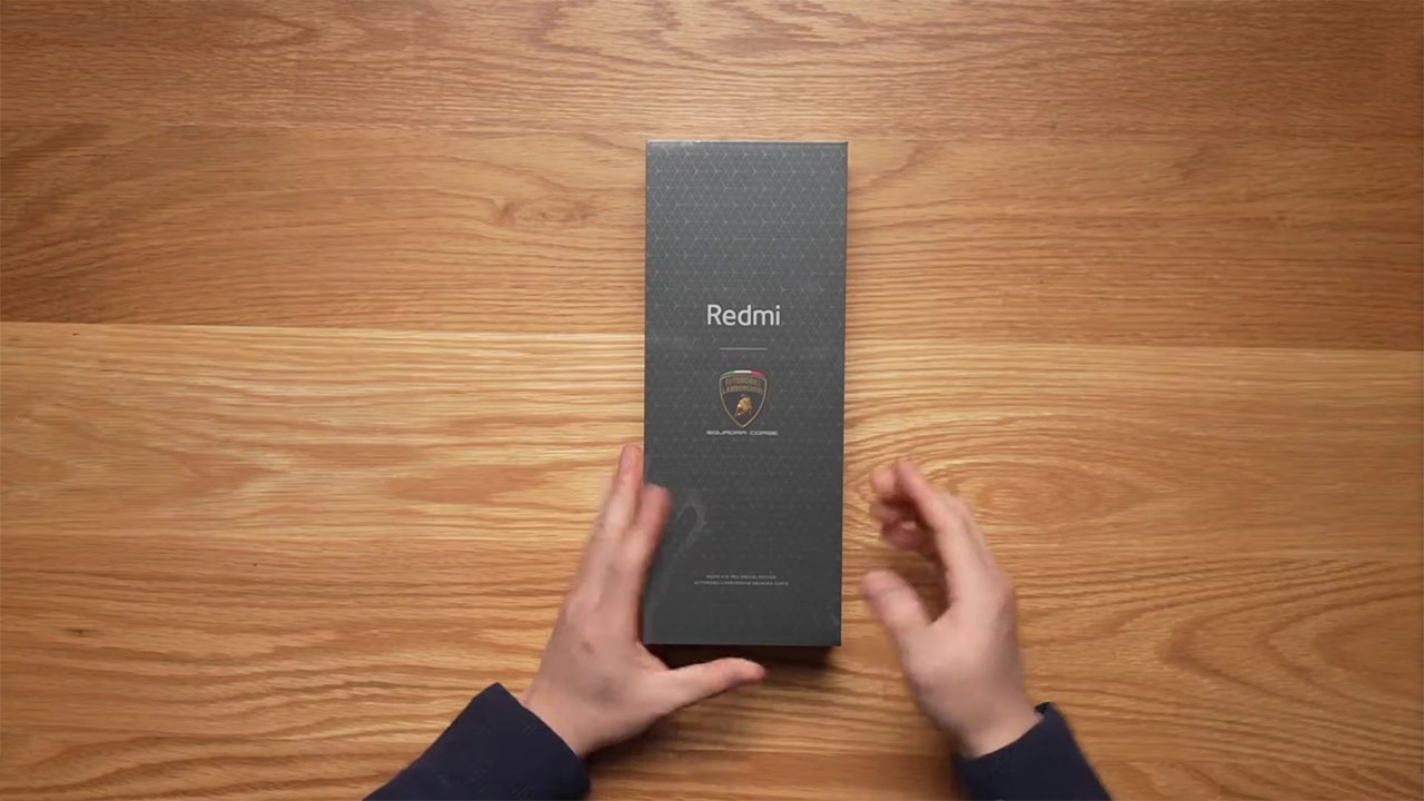 Hộp đựng của Redmi K70 Pro Lamborghini được làm rất đẹp và trịnh trọng