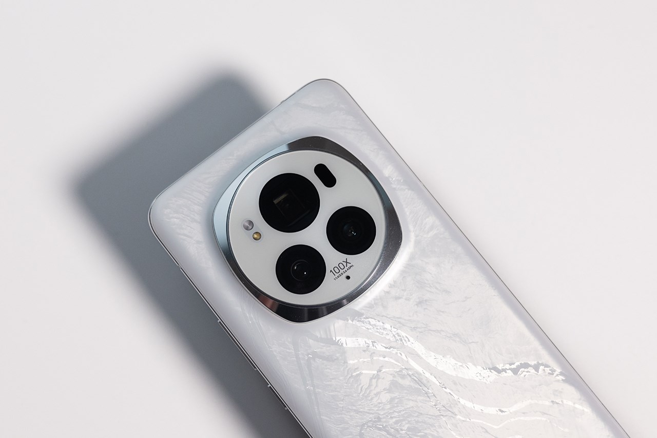 Cụm camera của Honor Magic 6 Pro được thiết kế rất đẹp và độc đáo. Nguồn: Weibo. Cụm camera của Honor Magic 6 Pro được thiết kế rất đẹp và độc đáo. Nguồn: Weibo.