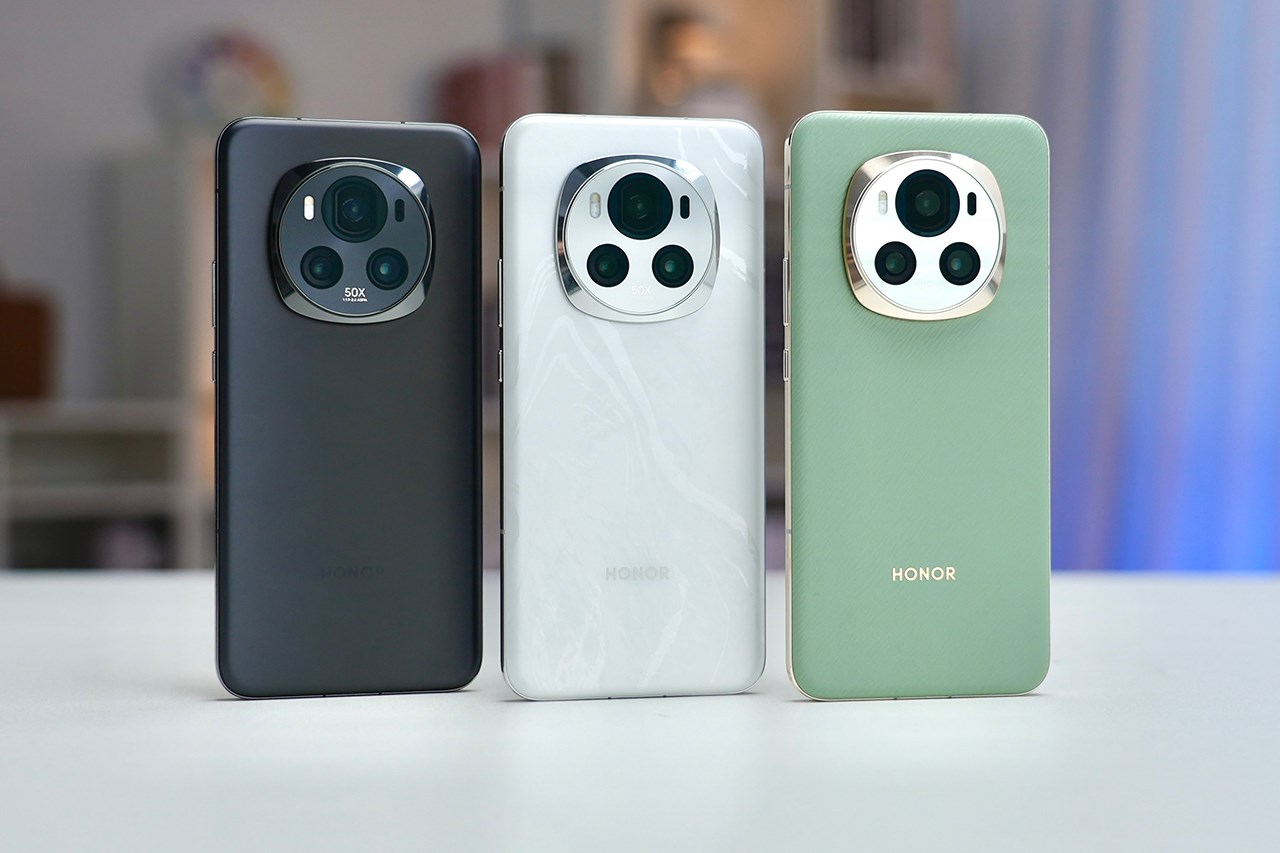Honor Magic 6 Pro có 2 bản mặt lưng cho người dùng lựa chọn là kính và da. Nguồn: Weibo. Honor Magic 6 Pro có 2 bản mặt lưng cho người dùng lựa chọn là kính và da. Nguồn: Weibo.
