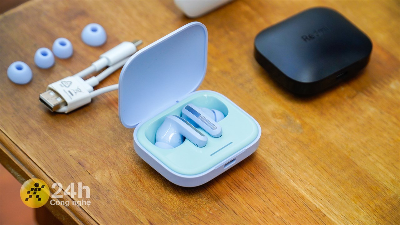 Hộp sạc của Redmi Buds 5 sử dụng thiết kế gập vỏ sò Hộp sạc của Redmi Buds 5 sử dụng thiết kế gập vỏ sò