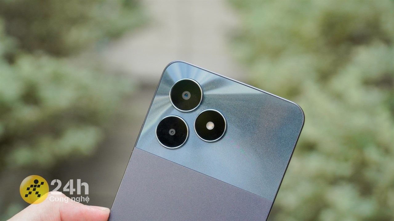 Cụm camera của realme Note 50 được thiết kế rất đẹp mắt. Cụm camera của realme Note 50 được thiết kế rất đẹp mắt.