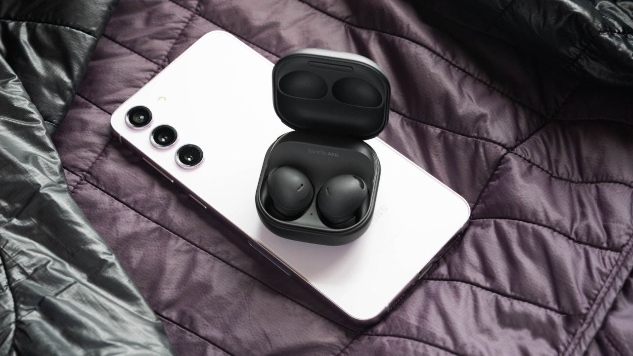 Galaxy Buds2 Pro, Buds2 và Buds FE sẽ sớm được phổ cập Galaxy AI trong thời gian tới Galaxy Buds2 Pro, Buds2 và Buds FE sẽ sớm được phổ cập Galaxy AI trong thời gian tới