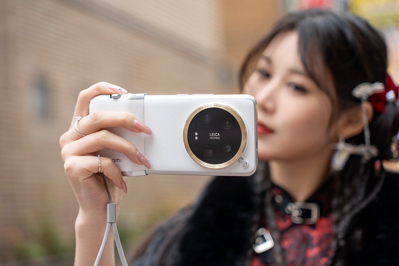 Xiaomi 14 Ultra còn đi kèm với bộ phụ kiện xịn sò để biến điện thoại trông như máy ảnh kỹ thuật số. Nguồn: Weibo. Xiaomi 14 Ultra còn đi kèm với bộ phụ kiện xịn sò để biến điện thoại trông như máy ảnh kỹ thuật số. Nguồn: Weibo.