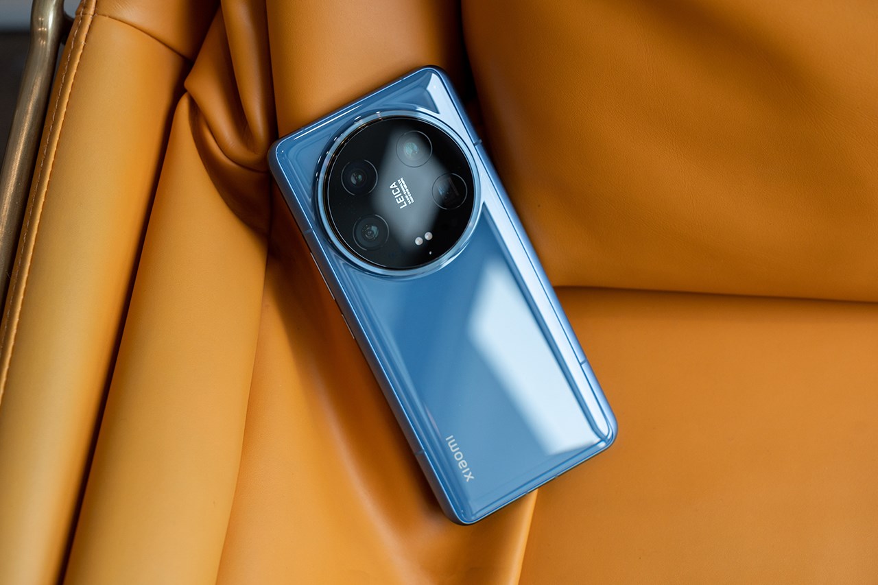 Xiaomi 14 Ultra phiên bản mặt lưng gốm màu Xanh dương. Nguồn: Weibo. Xiaomi 14 Ultra phiên bản mặt lưng gốm màu Xanh dương. Nguồn: Weibo.
