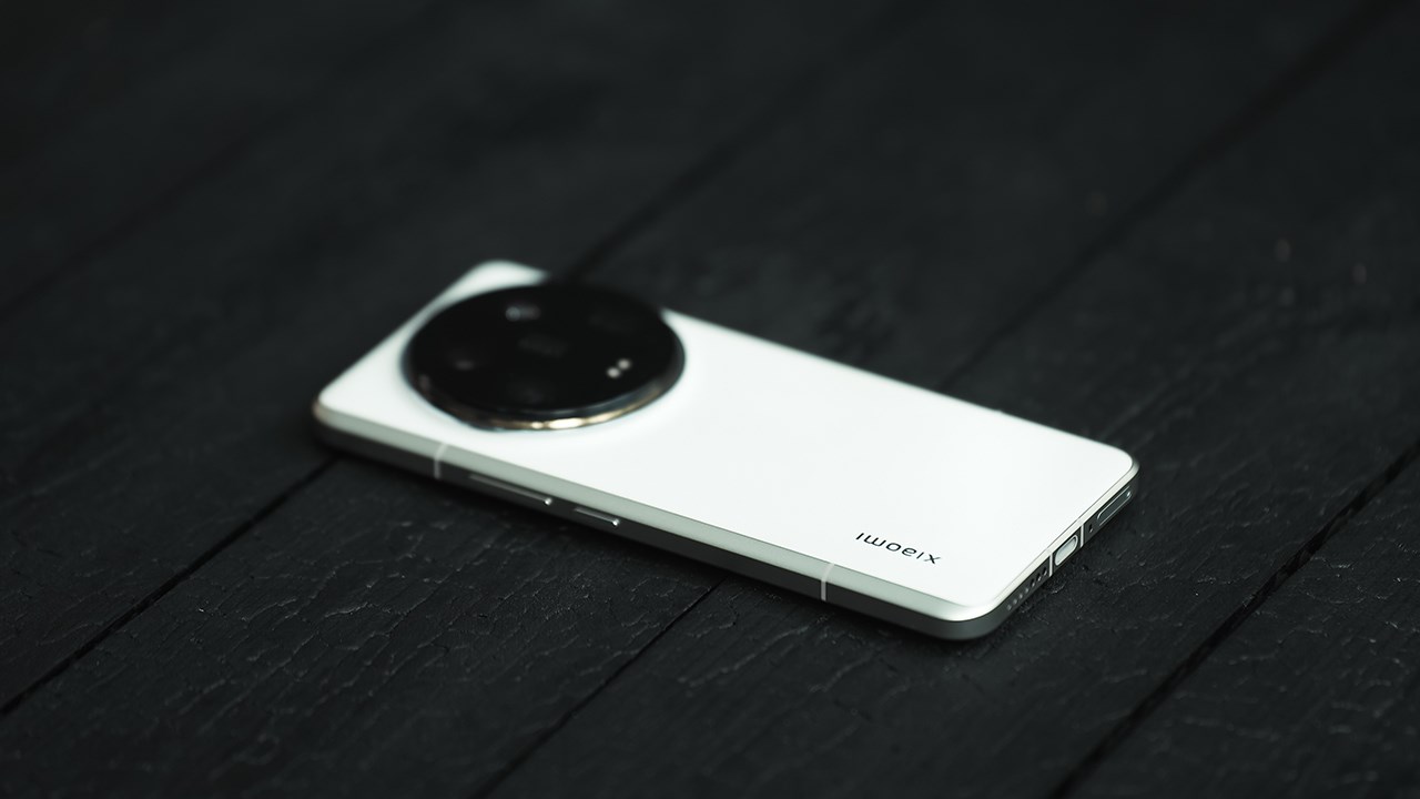Xiaomi 14 Ultra phiên bản mặt lưng da màu trắng. Nguồn: Weibo. Xiaomi 14 Ultra phiên bản mặt lưng da màu trắng. Nguồn: Weibo.