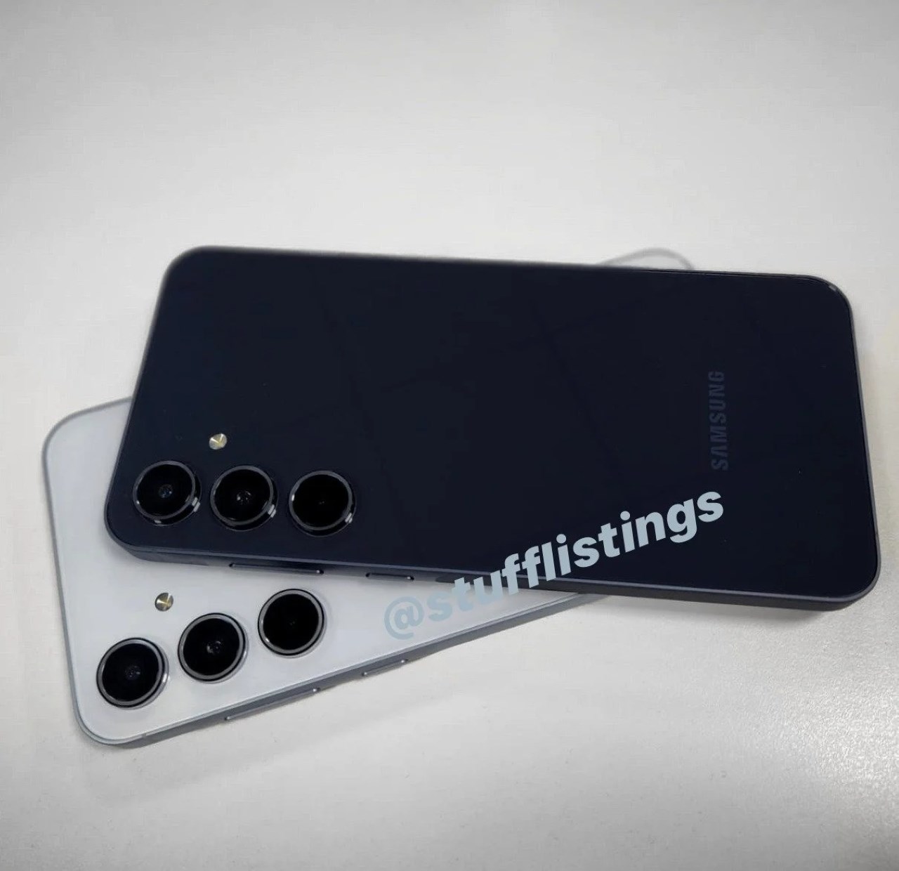 Galaxy A55 vẫn sẽ sở hữu ngôn ngữ thiết kế đặc trưng của Samsung Galaxy A55 vẫn sẽ sở hữu ngôn ngữ thiết kế đặc trưng của Samsung
