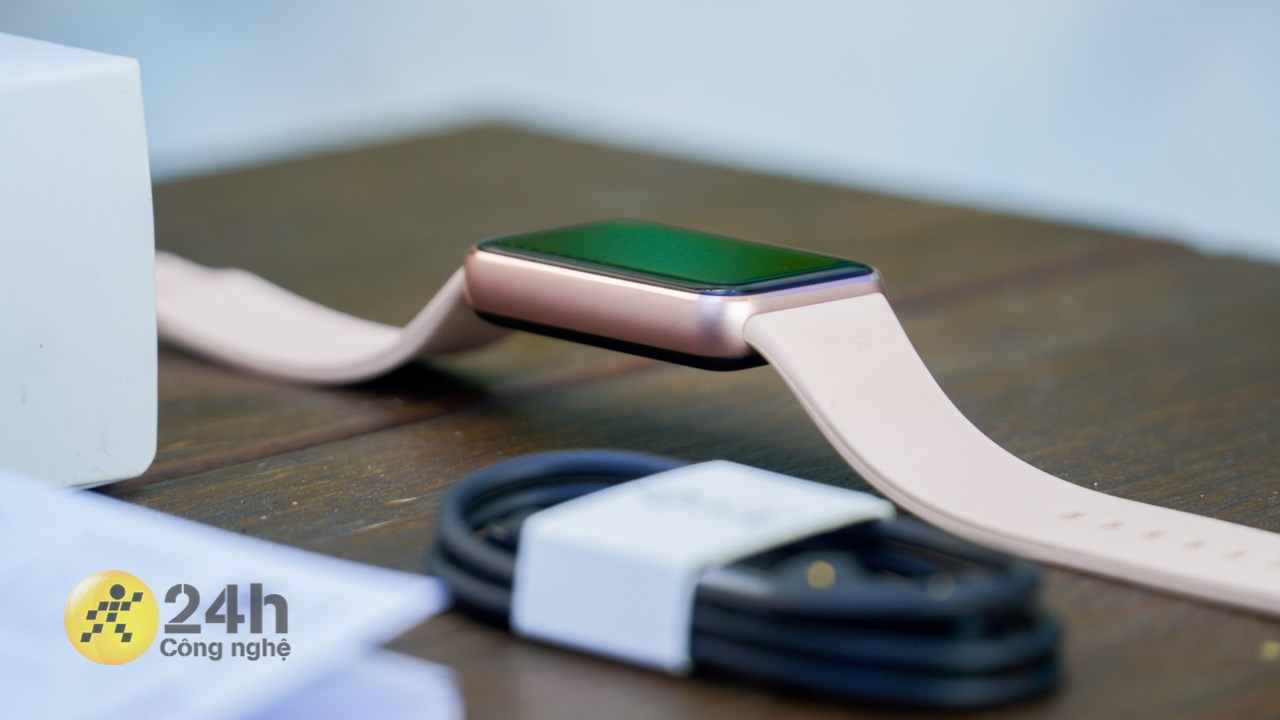 Galaxy Fit3 được trang bị bộ khung bo cong nhôm nhá bo cong mềm mại. Galaxy Fit3 được trang bị bộ khung bo cong nhôm nhá bo cong mềm mại.