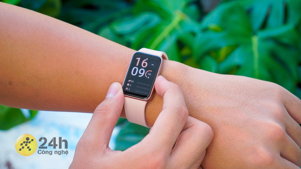 Màn hình Galaxy Fit3 có kích thước lớn và chất lượng hiển thị tốt. Màn hình Galaxy Fit3 có kích thước lớn và chất lượng hiển thị tốt.