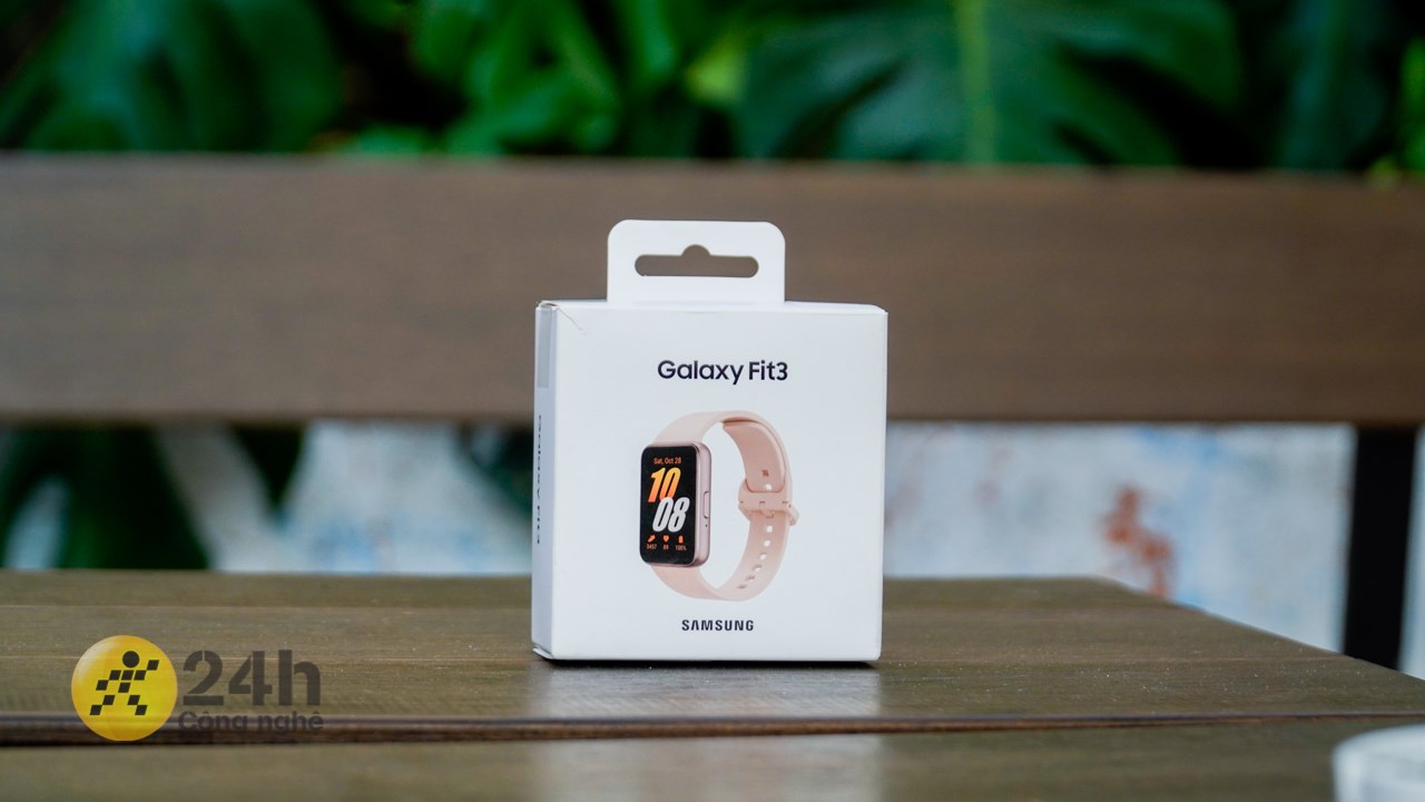 Hộp đựng của Galaxy Fit3 được thiết kế đơn giản và trực quan. Hộp đựng của Galaxy Fit3 được thiết kế đơn giản và trực quan.