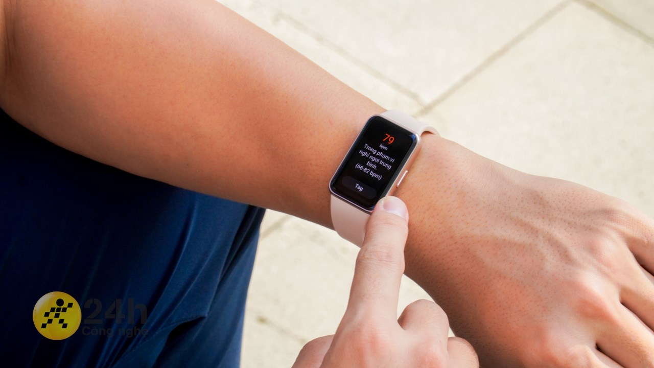 Galaxy Fit3 còn hỗ trợ nhiều tính năng chăm sóc sức khỏe. Galaxy Fit3 còn hỗ trợ nhiều tính năng chăm sóc sức khỏe.