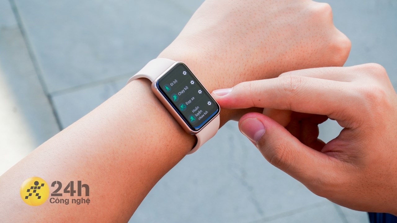 Galaxy Fit3 hỗ trợ 110 bài tập thể dục để người dùng lựa chọn. Galaxy Fit3 hỗ trợ 110 bài tập thể dục để người dùng lựa chọn.