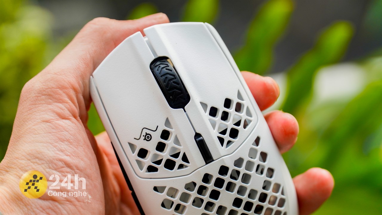 AEROX 3 Wireless được hoàn thiện rất chắc chắn. AEROX 3 Wireless được hoàn thiện rất chắc chắn.