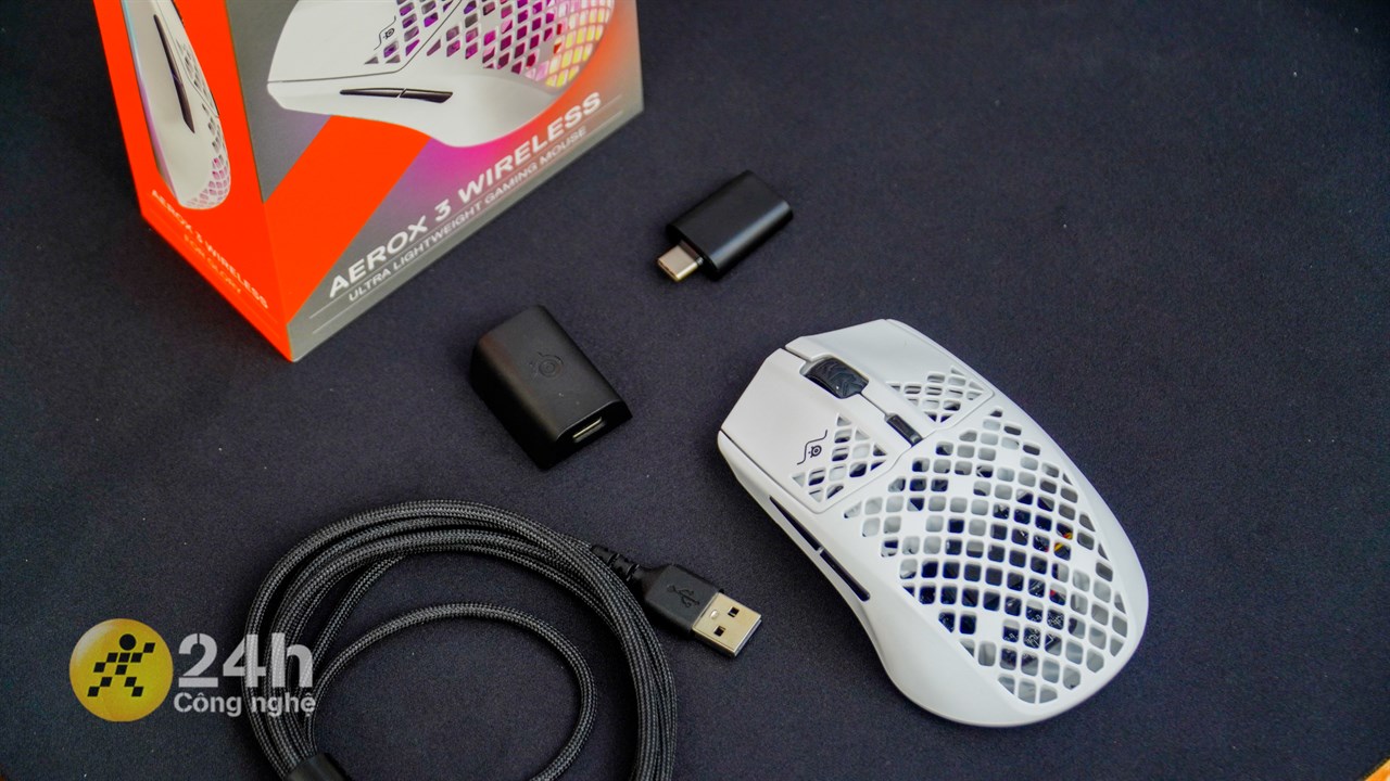 AEROX 3 Wireless đi kèm với rất nhiều phụ kiện bên trong hộp. AEROX 3 Wireless đi kèm với rất nhiều phụ kiện bên trong hộp.