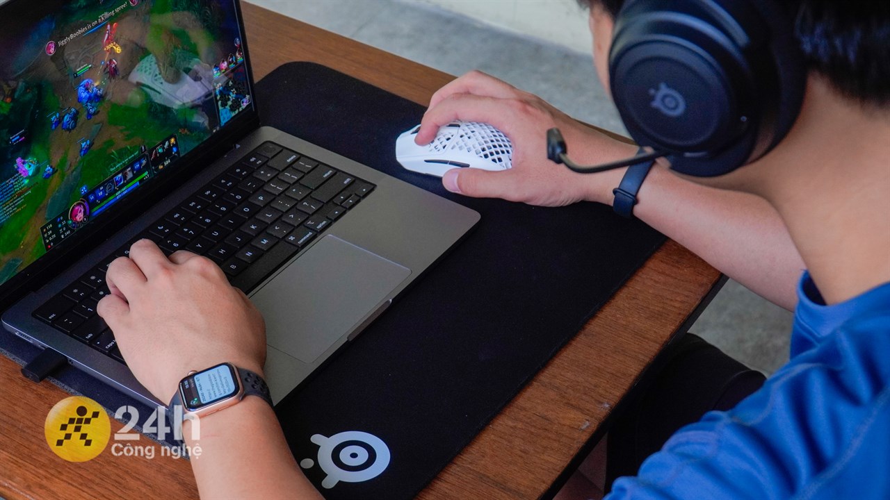 Mình quyết định mua Steelseries QCK Heavy mousepad cỡ large vì vừa có kích thước vừa phải vừa dễ mang đi lại. Mình quyết định mua Steelseries QCK Heavy mousepad cỡ large vì vừa có kích thước vừa phải vừa dễ mang đi lại.