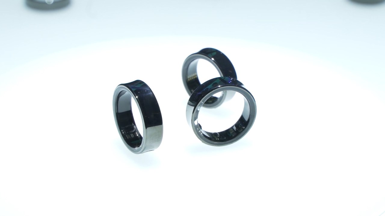 Galaxy Ring có ba kích cỡ và ba màu sắc khác nhau cho người dùng chọn lựa Galaxy Ring có ba kích cỡ và ba màu sắc khác nhau cho người dùng chọn lựa