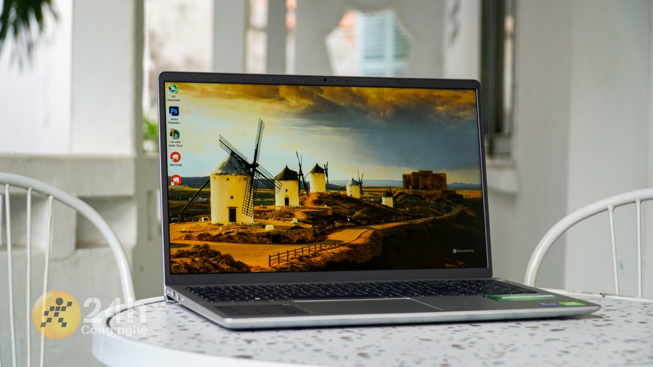 Màn hình 15.6 inch rộng rãi Màn hình 15.6 inch rộng rãi