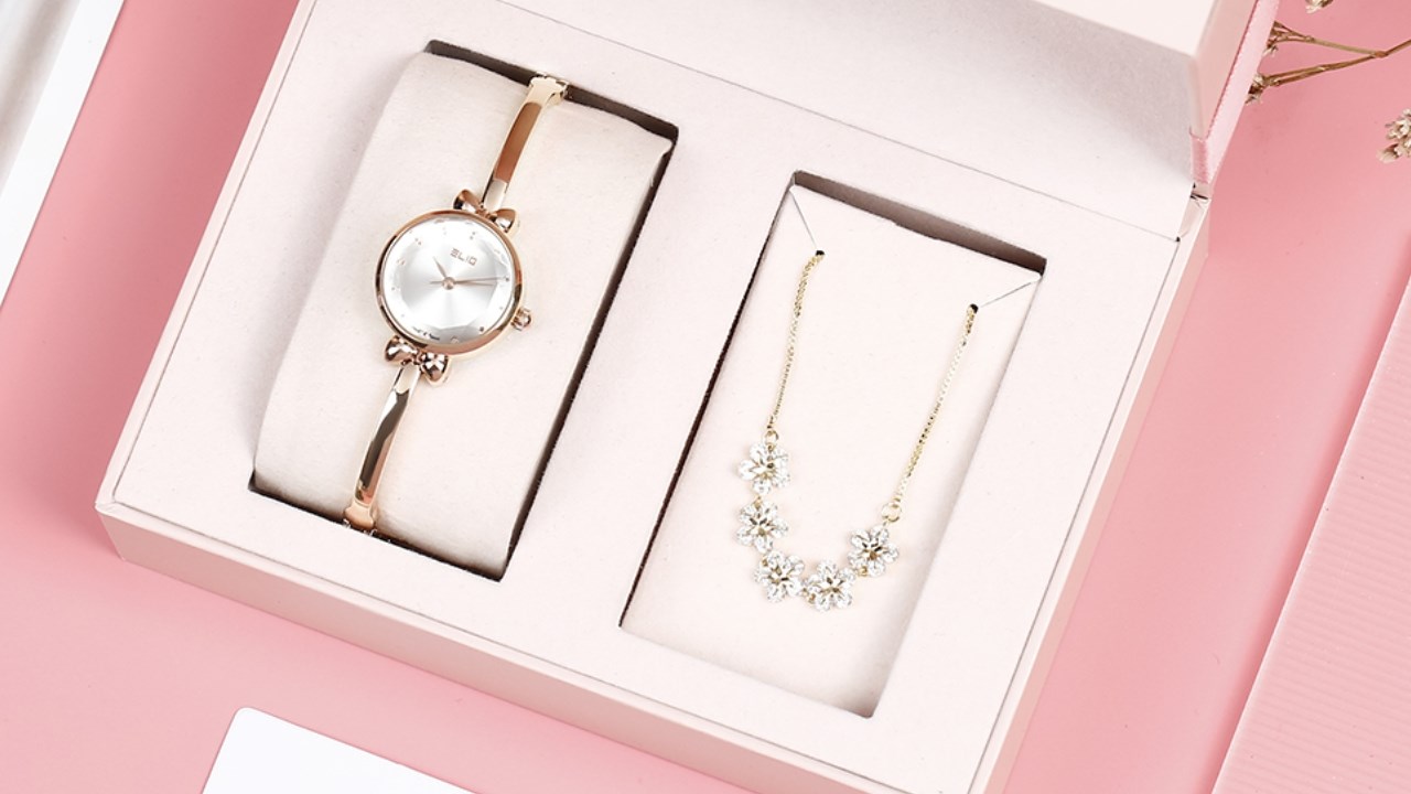 Tặng quà gì ngày 8/3 - Tặng theo set quà Tặng quà gì ngày 8/3 - Tặng theo set quà