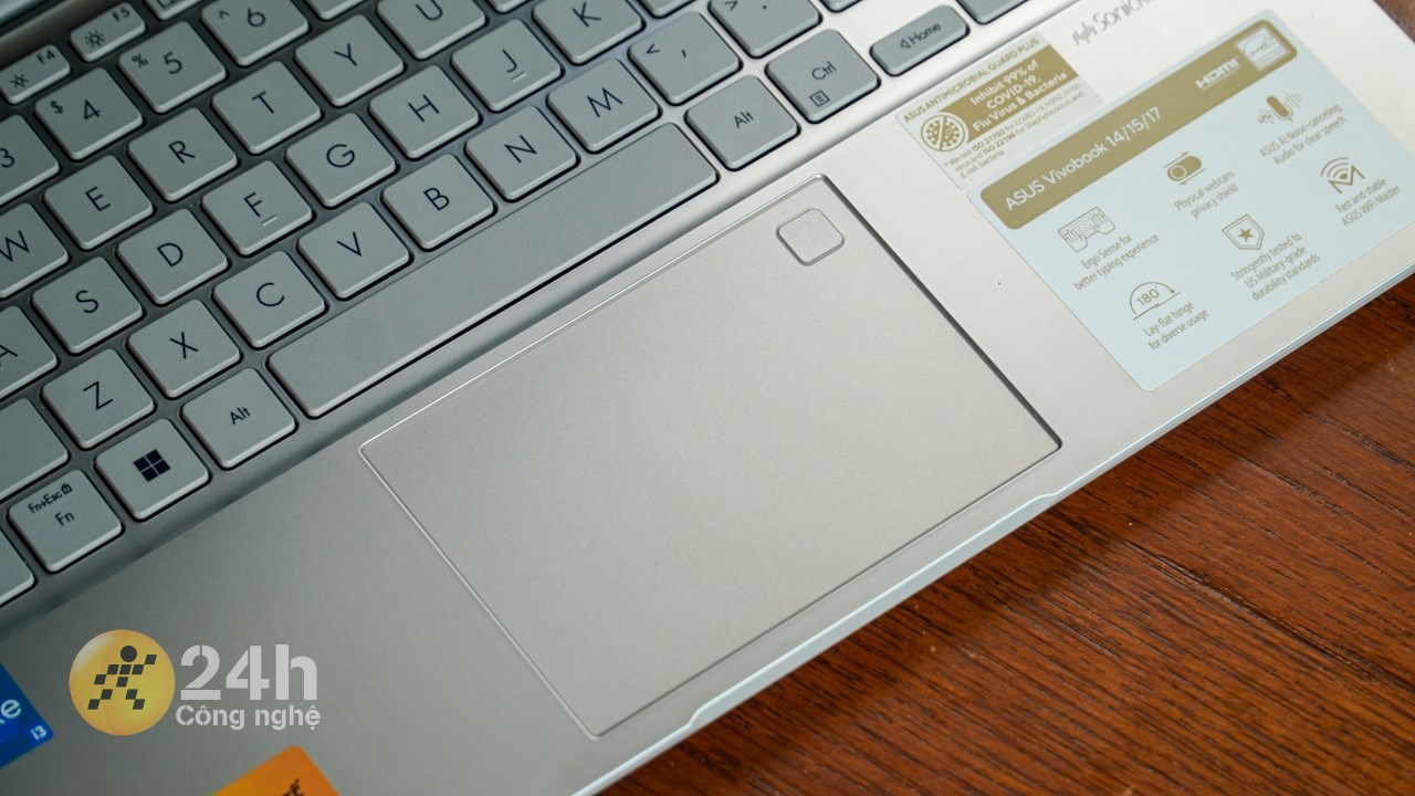 Bàn di chuột của ASUS Vivobook X1404ZA có độ phản hồi nhanh nhạy. Bàn di chuột của ASUS Vivobook X1404ZA có độ phản hồi nhanh nhạy.