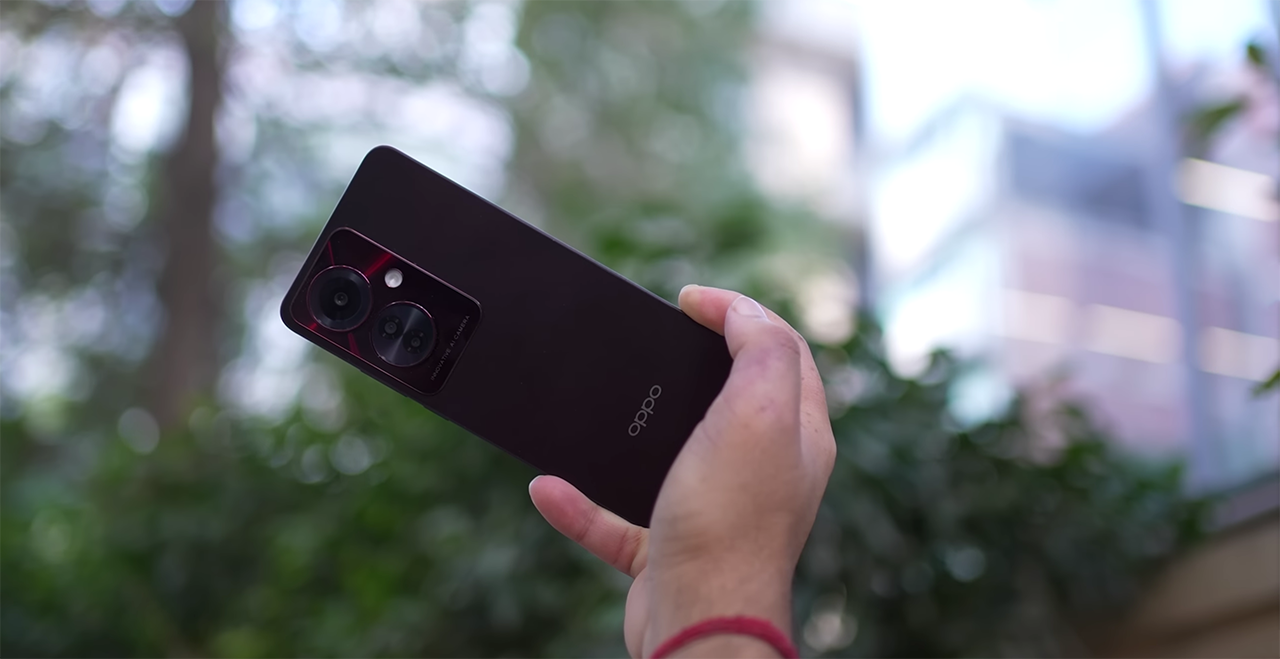 OPPO F25 Pro 5G không có một chút ọp ẹp nào khi cầm trên tay. Nguồn: Technology Gyan. OPPO F25 Pro 5G không có một chút ọp ẹp nào khi cầm trên tay. Nguồn: Technology Gyan.