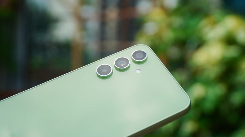 Cụm camera hầu như không có gì khác biệt giữa 2 dòng sản phẩm