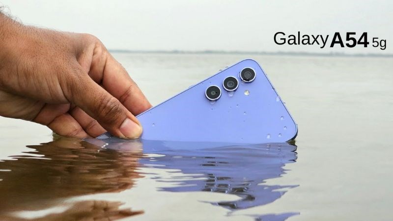 Chuẩn IP67 giúp cả 2 mẫu máy sở hữu khả năng kháng nước, bụi đáng kể